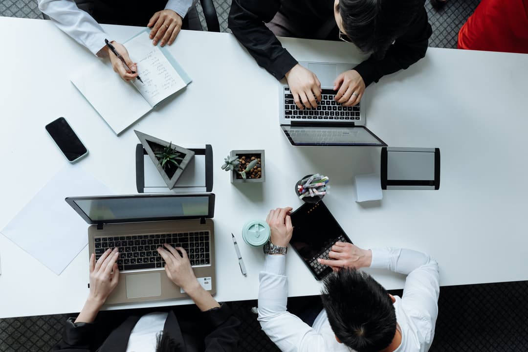 Visión clara: Buscamos convertirnos en el proveedor referencial en Sudamérica cuando se hable de evolución digital, liderando la transformación con soluciones innovadoras.